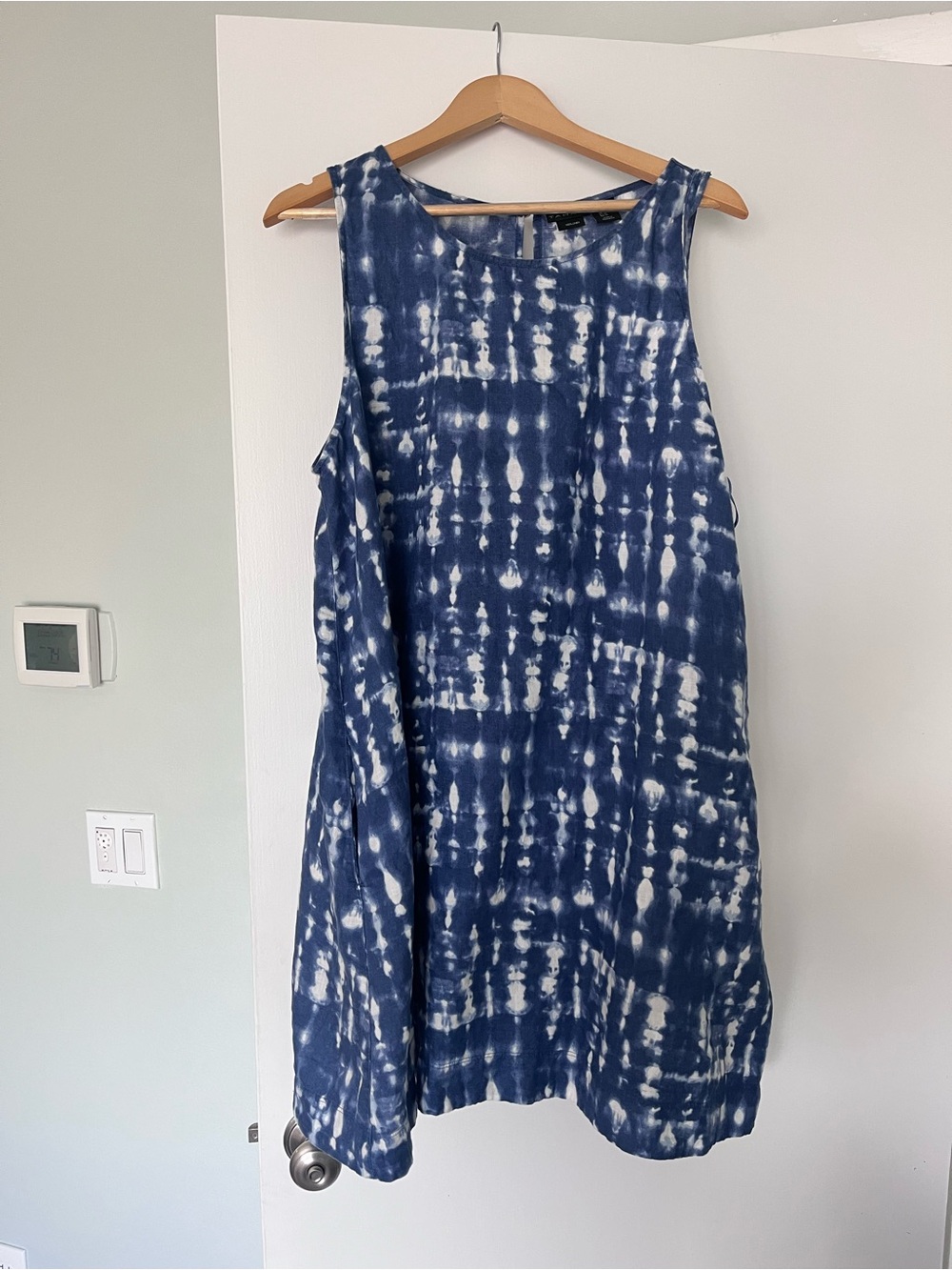 Tahari Navy and White Tie-Dye Sleeveless Dress